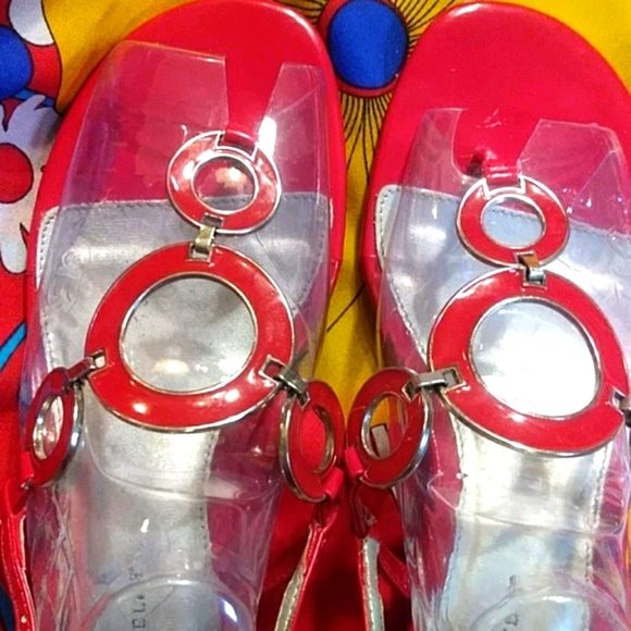 Red wedge sandals. - Picture 5 of 8